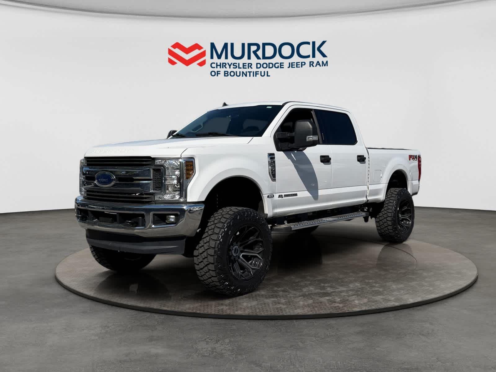 Oxford White 2019 Ford F-250 Super Duty XLT Crew Cab 4WD Pickup Truck Four-Wheel Drive 6-Speed Automatic