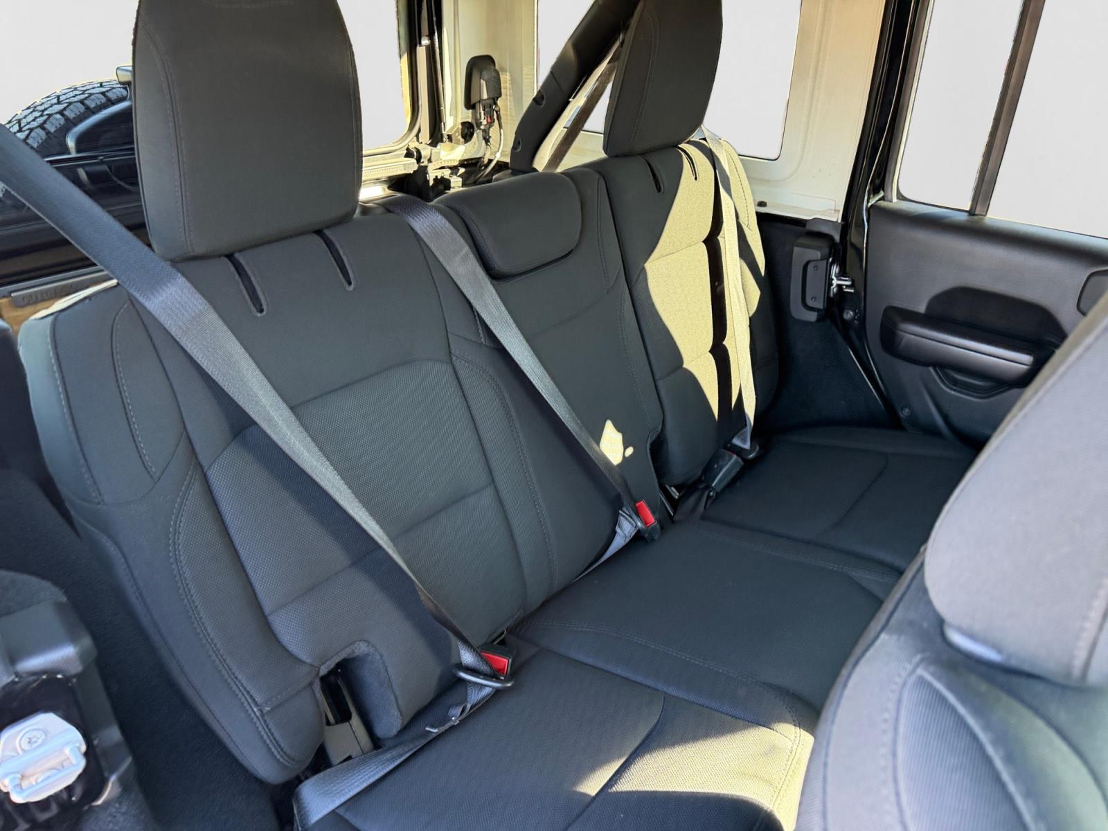 2020 Jeep Wrangler Unlimited Willys - Photo 20
