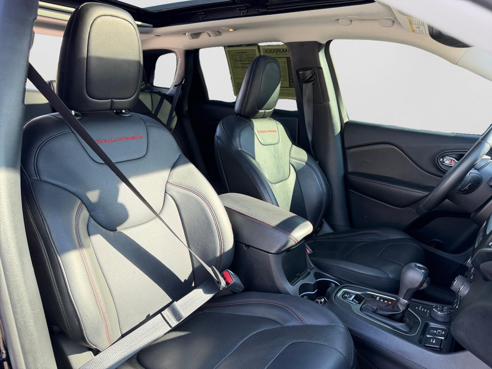 Used 2019 Diamond Black Crystal Pearlcoat Jeep Trailhawk Elite image 9