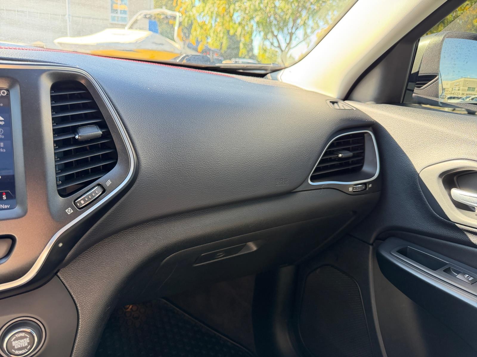 Used 2019 Diamond Black Crystal Pearlcoat Jeep Trailhawk Elite image 12