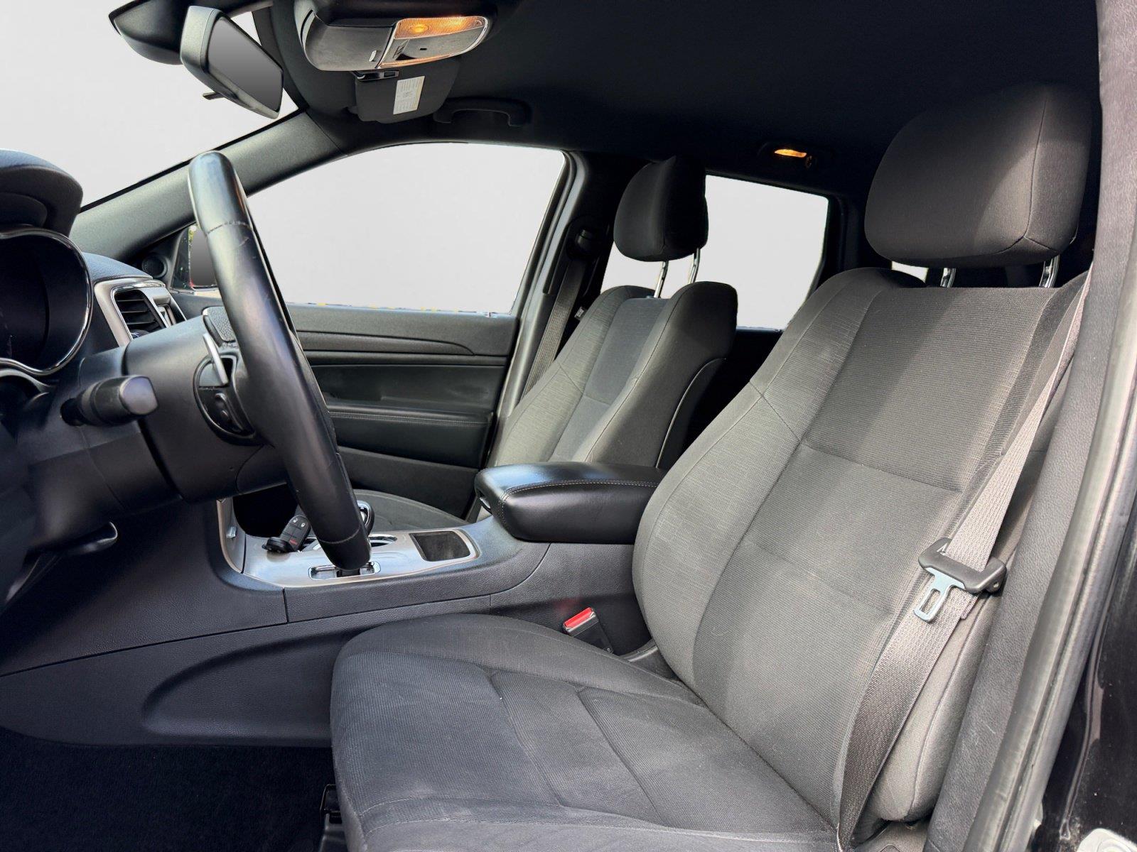 Brilliant Black Crystal Pearlcoat 2015 Jeep Grand Cherokee SUV / Crossover Four-Wheel Drive 8-Speed Automatic