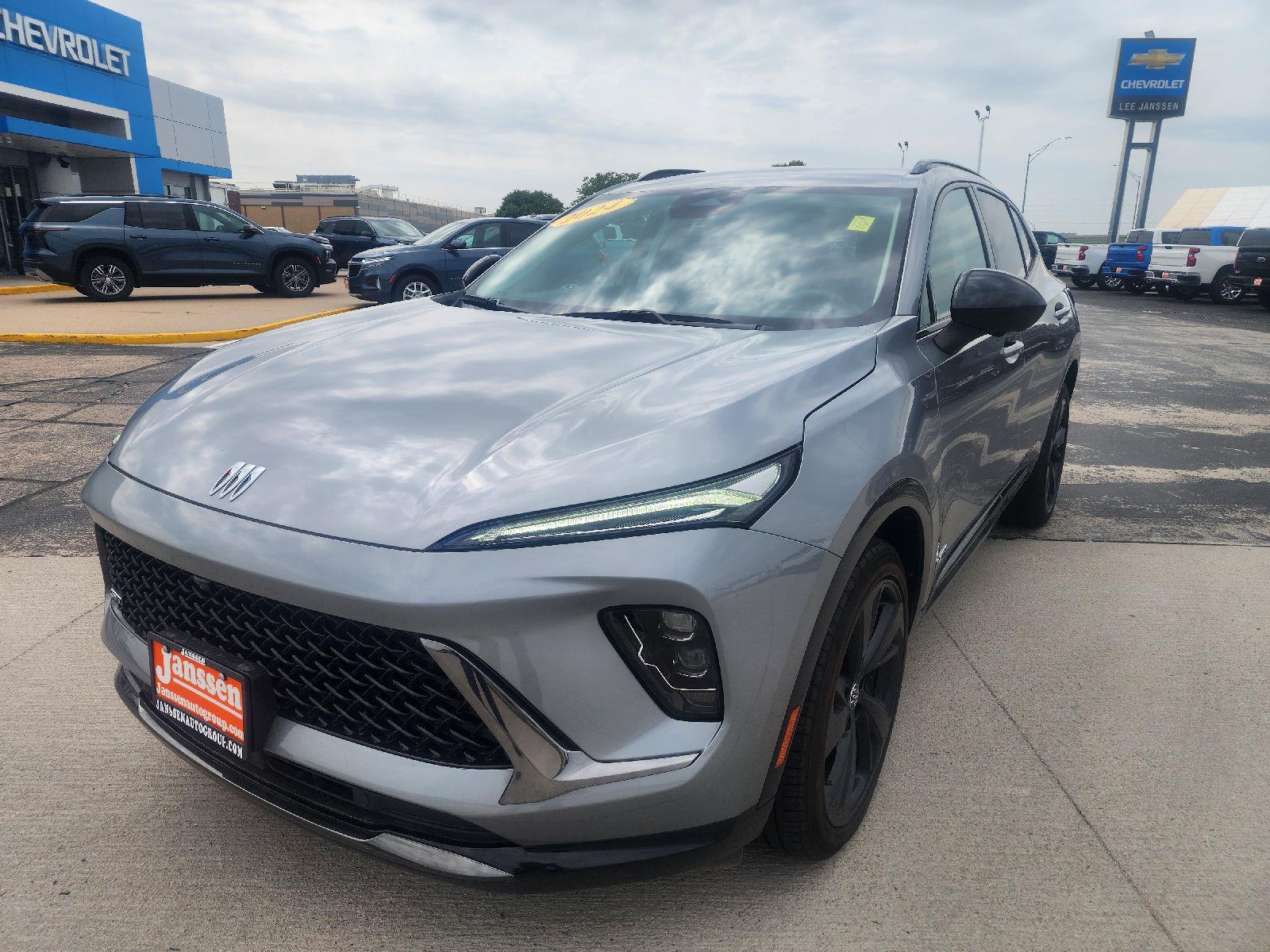 View vehicle photo 3