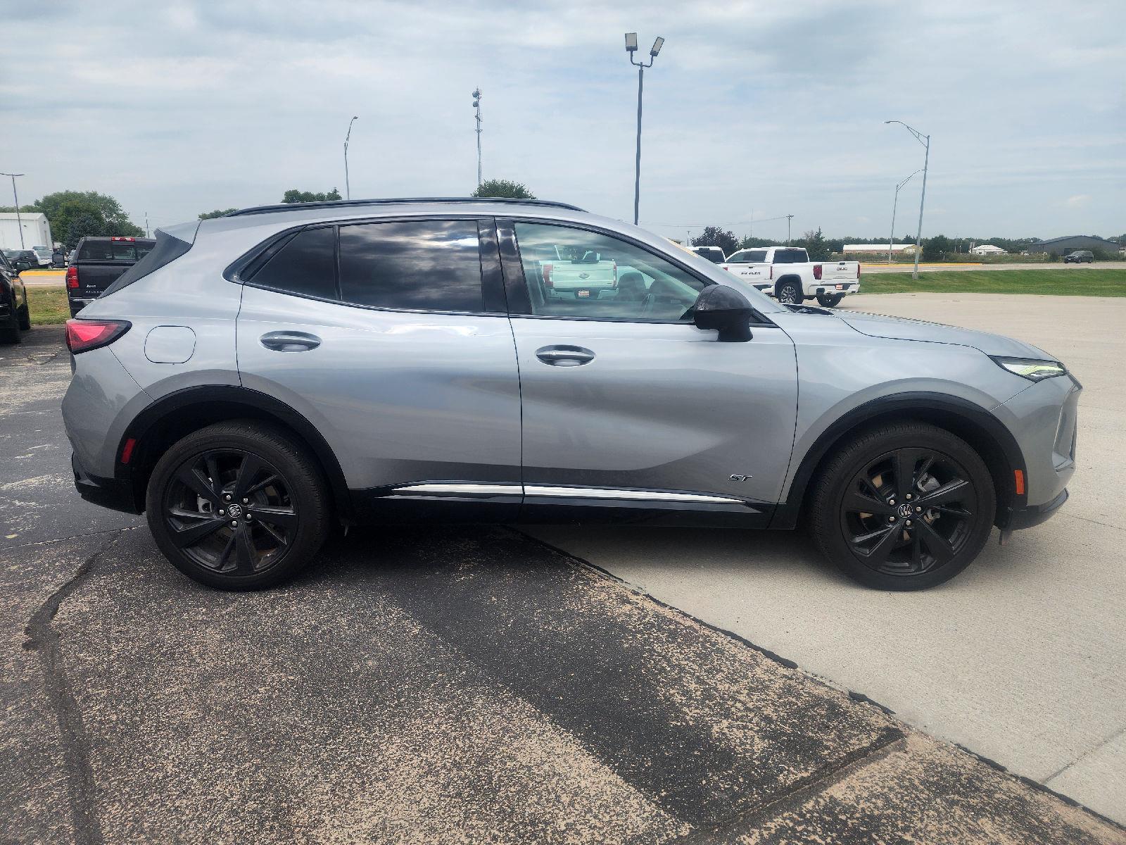 View vehicle photo 4