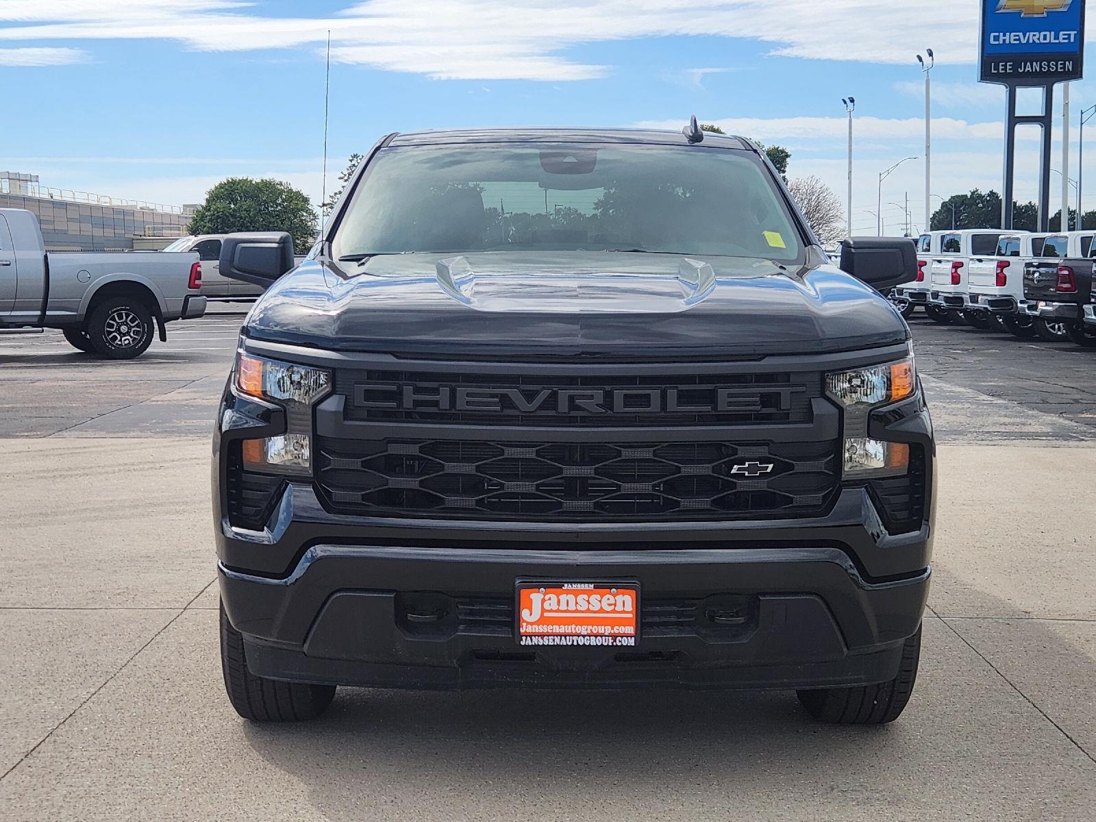 View vehicle photo 3