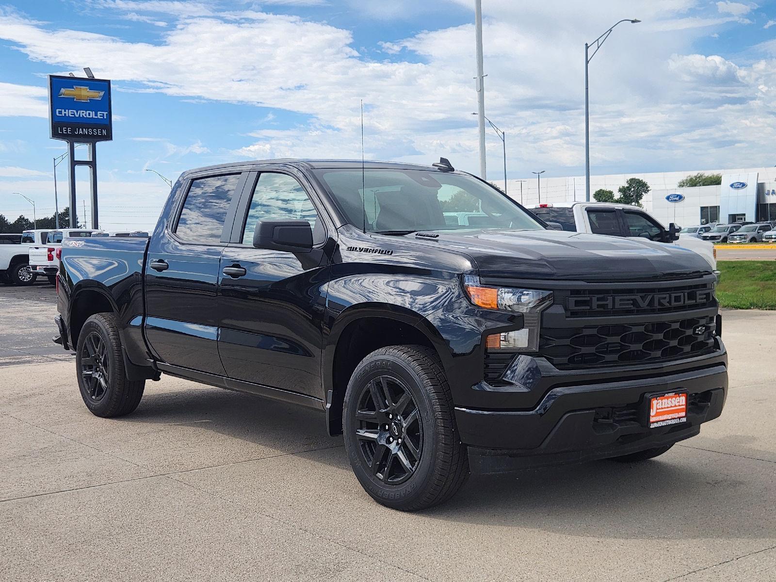 View vehicle photo 4