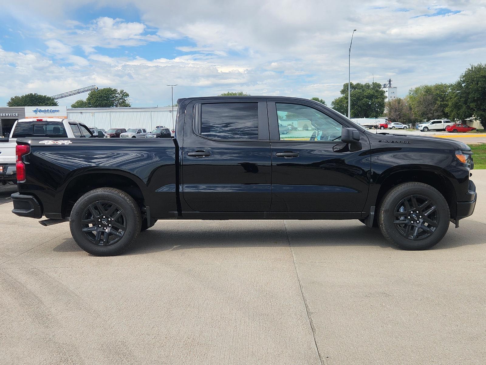 View vehicle photo 5