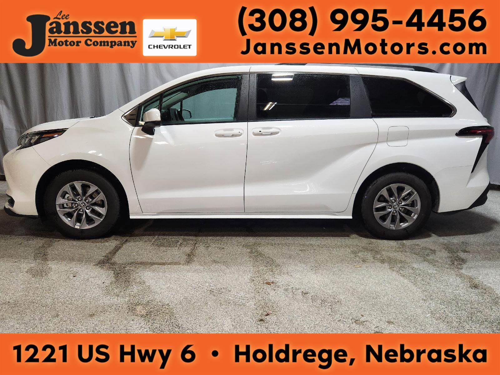 2025 Toyota Sienna LE 8-Passenger FWD