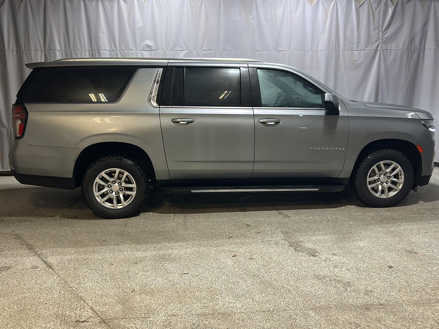 Sterling Gray Metallic 2023 Chevrolet Suburban LT 4WD SUV / Crossover Four-Wheel Drive Automatic