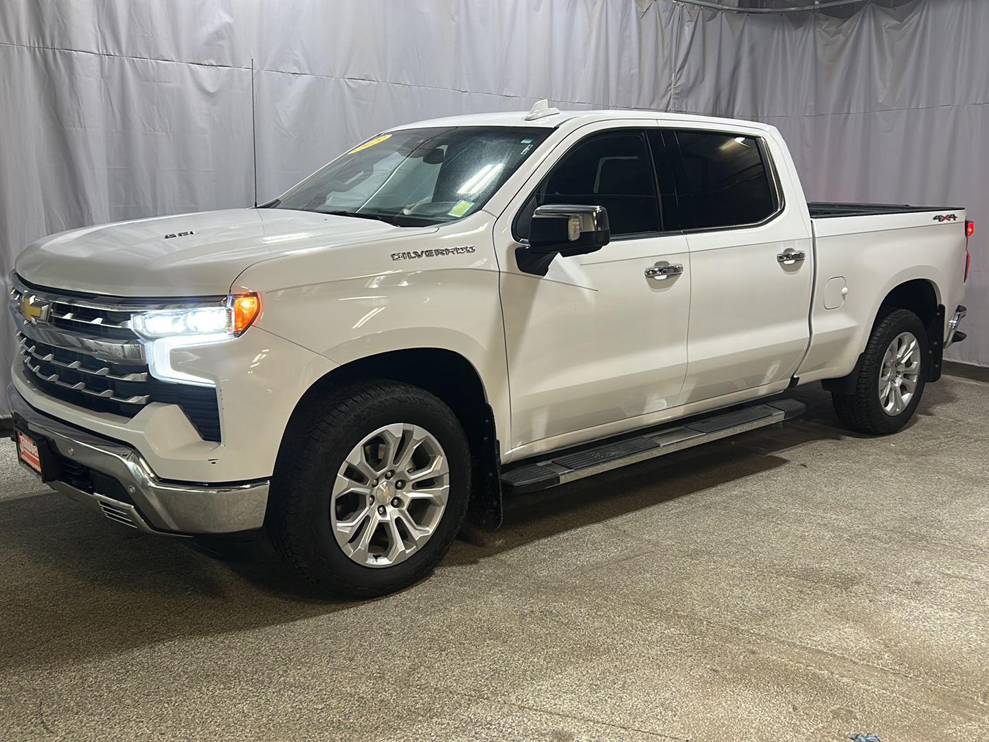 View vehicle photo 2