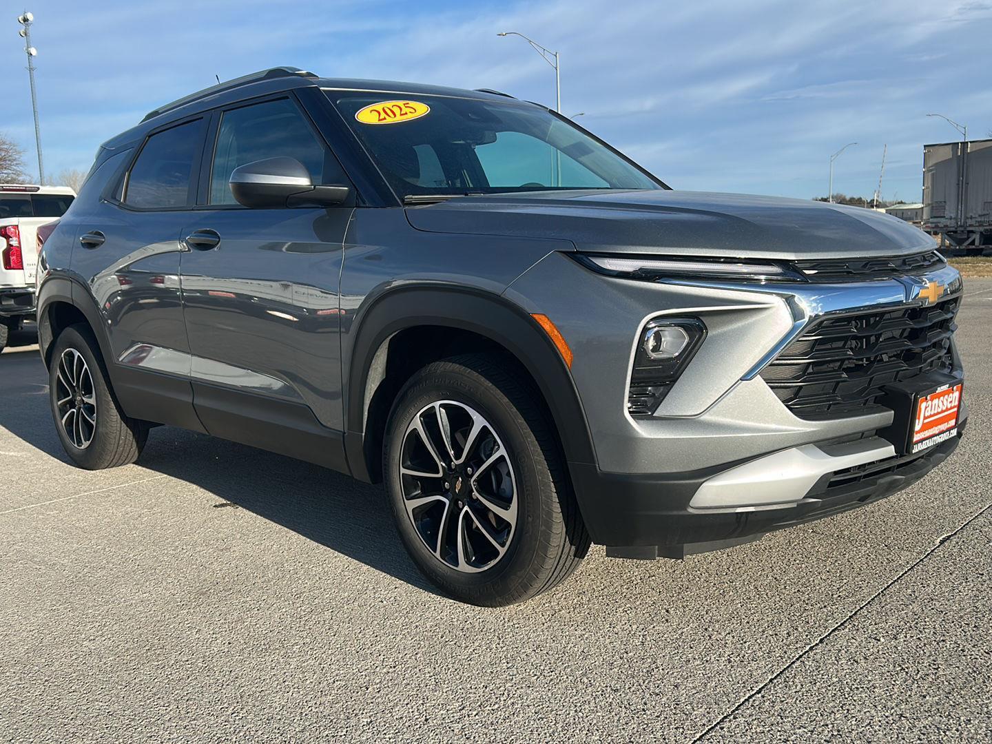 View vehicle photo 4