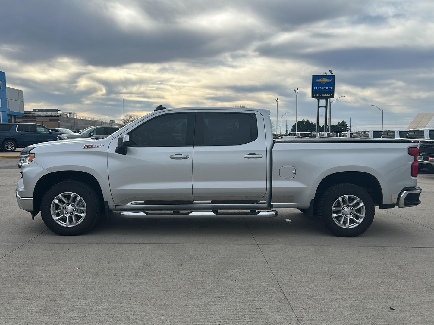 2022 Chevrolet Silverado 1500 LT Crew Cab 4WD