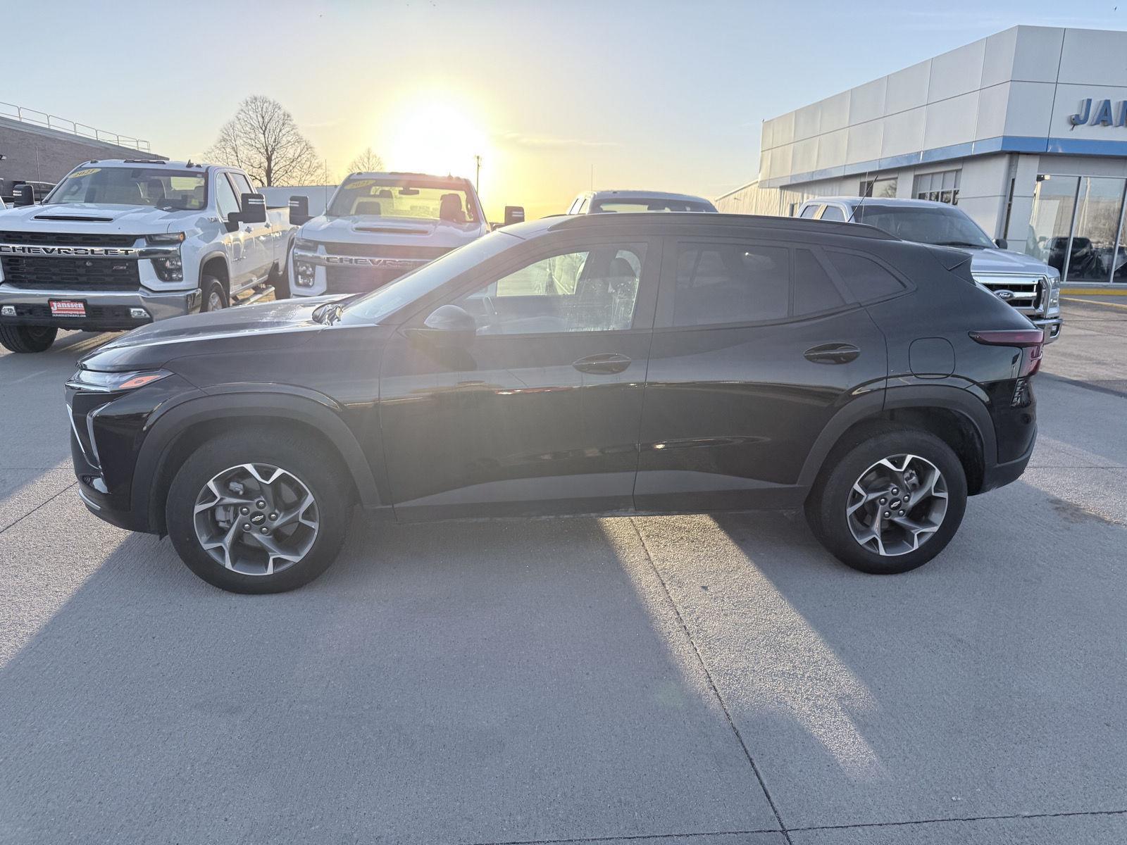 2025 Chevrolet Trax LT FWD