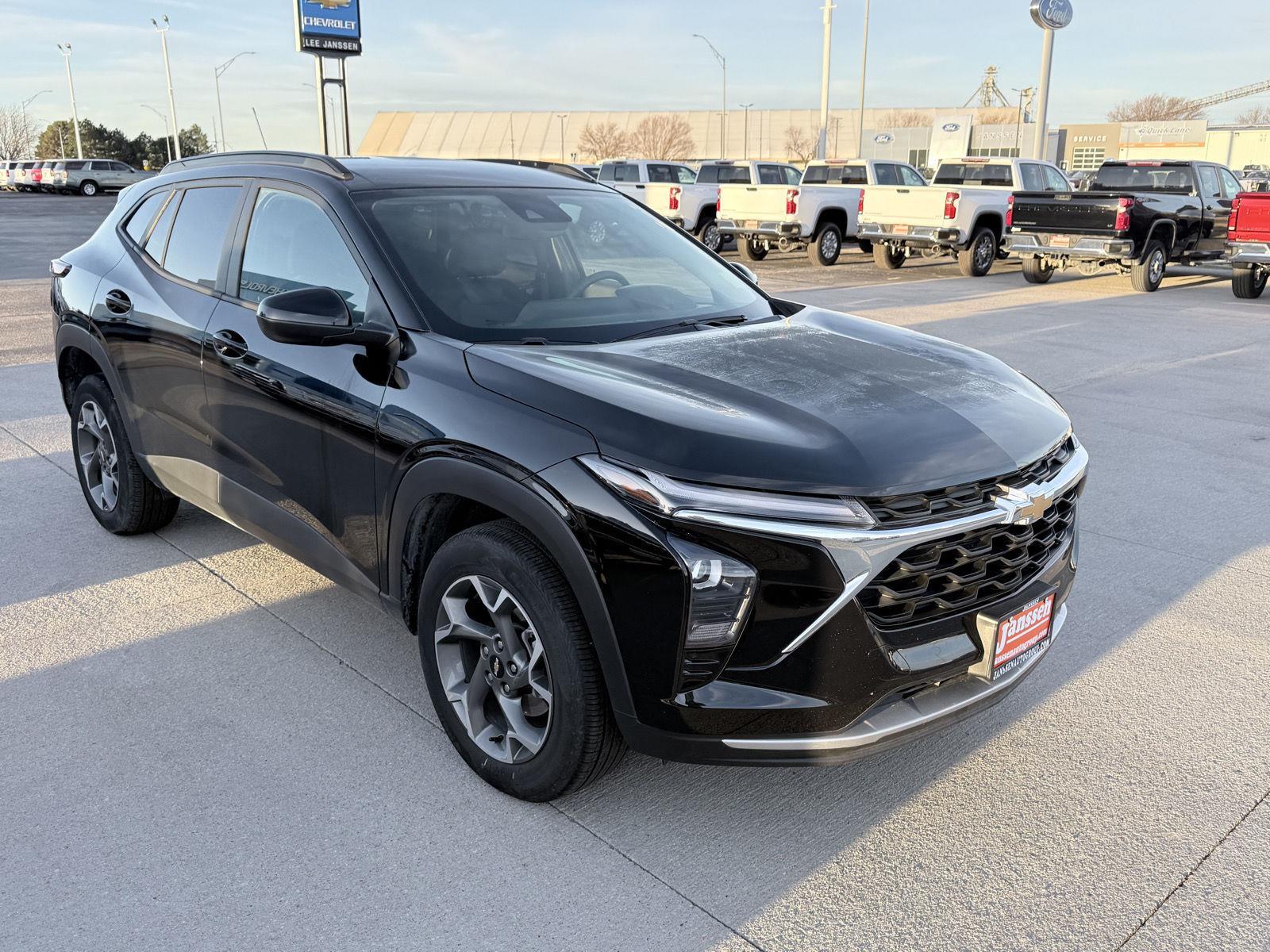 View vehicle photo 4