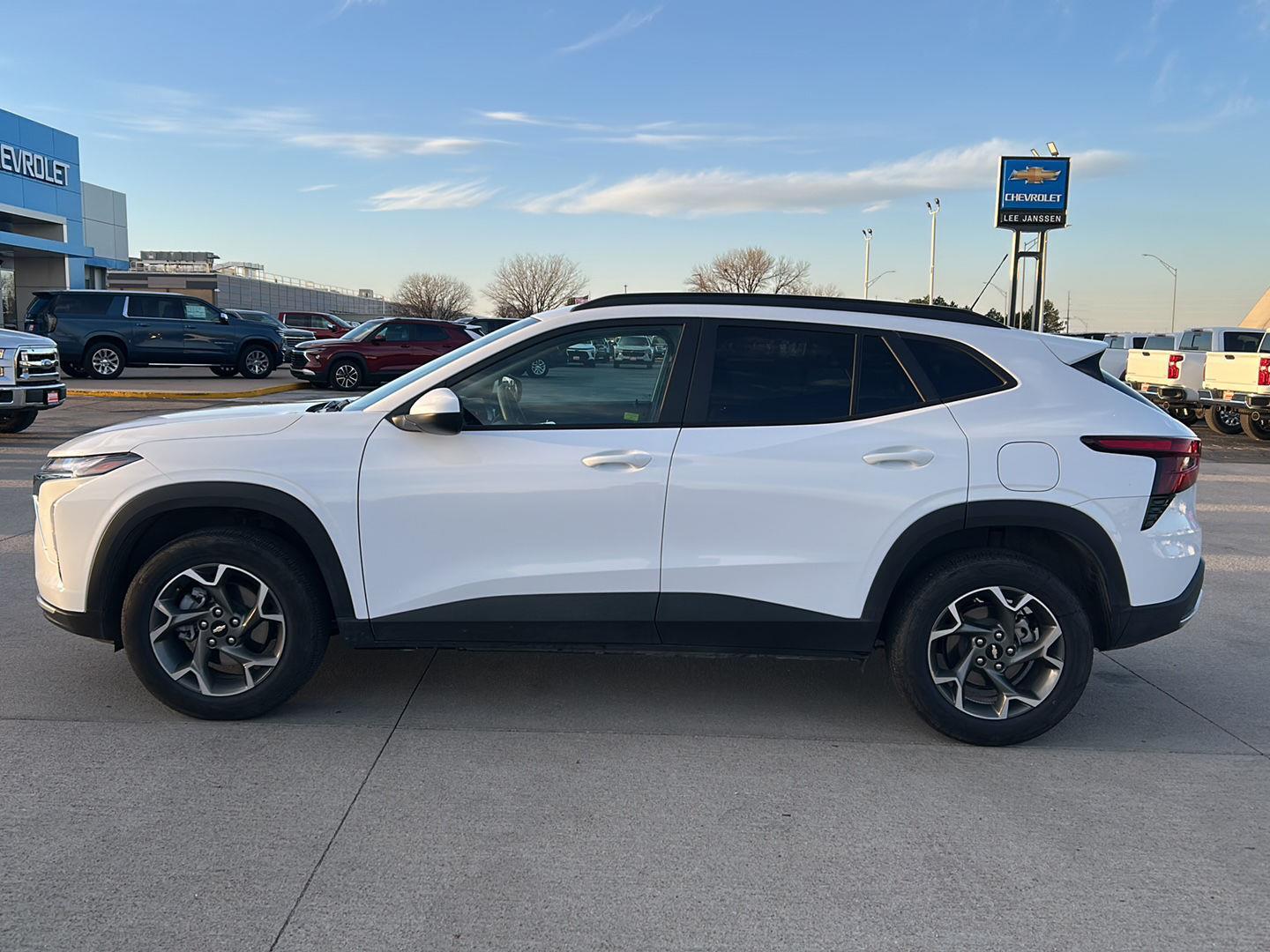 2025 Chevrolet Trax LT FWD