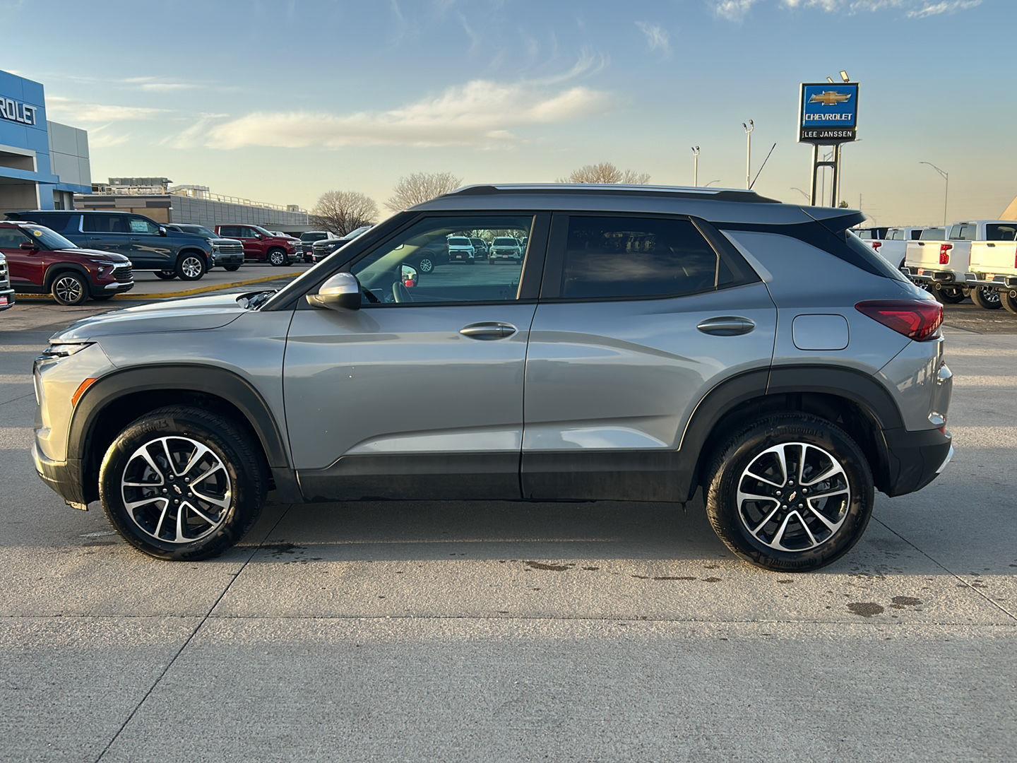 Sterling Gray Metallic 2025 Chevrolet Trailblazer LT AWD SUV / Crossover Four-Wheel Drive 9-Speed Automatic