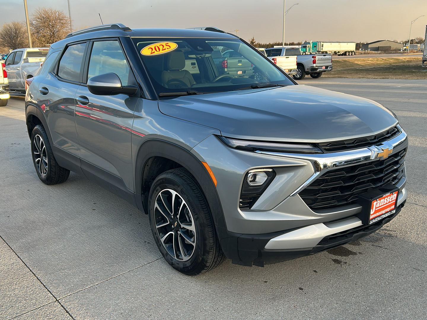 View vehicle photo 6