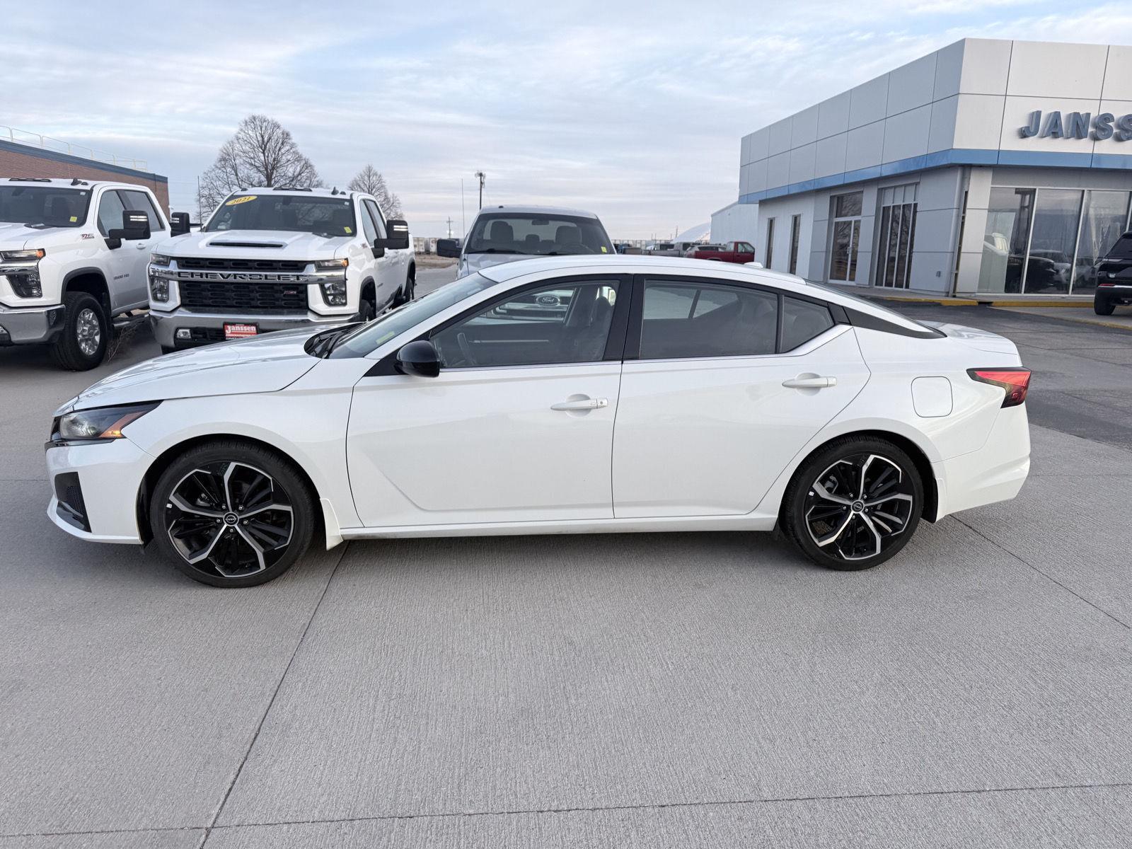 Nissan Altima 2.5 SR FWD