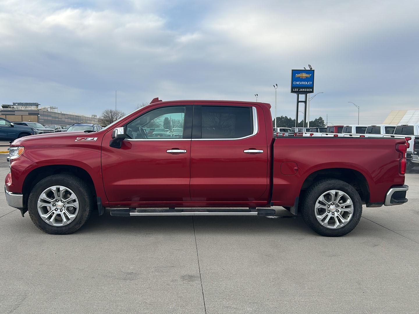 2024 Chevrolet Silverado 1500 LTZ Crew Cab 4WD