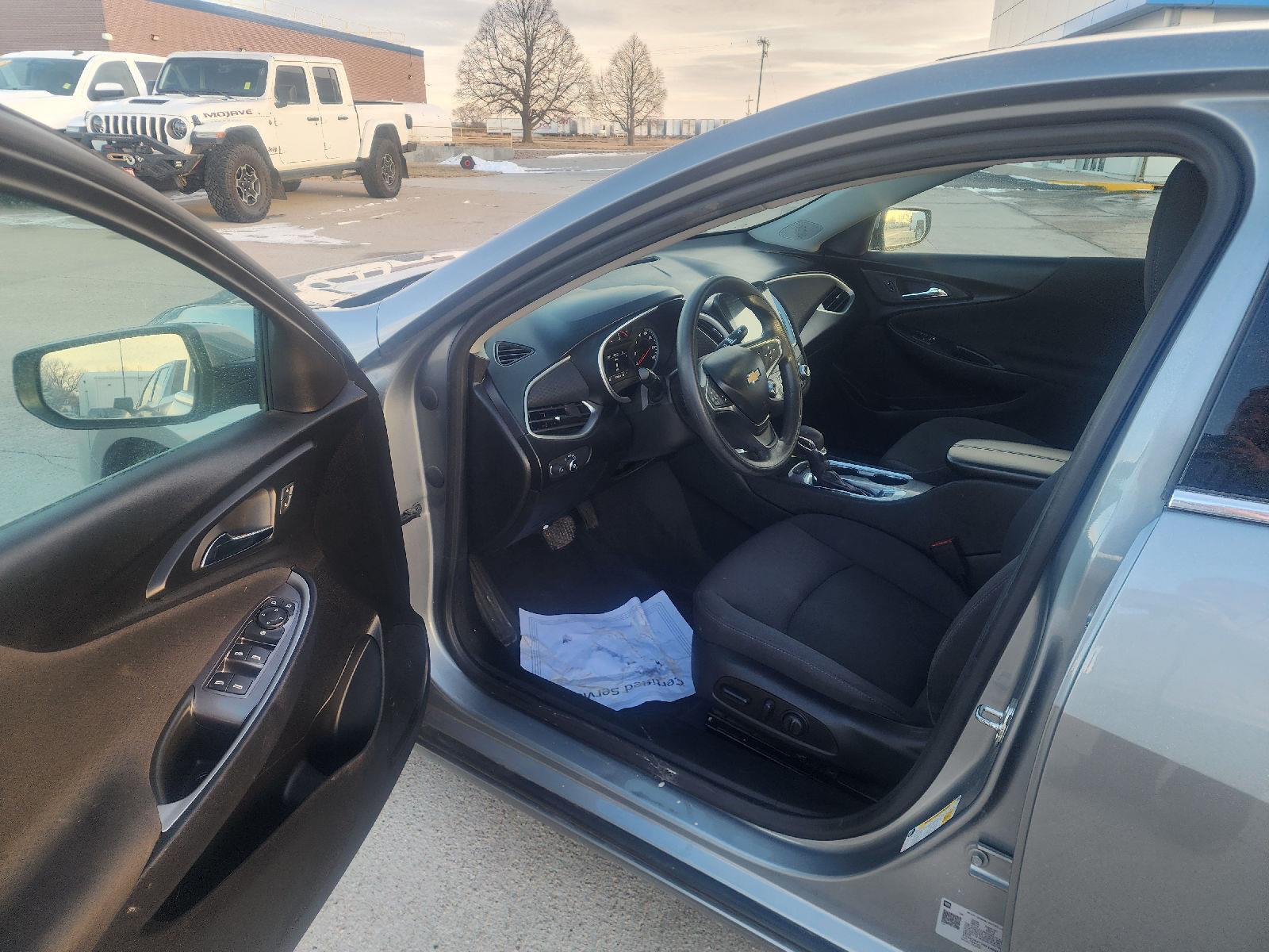 View vehicle photo 7