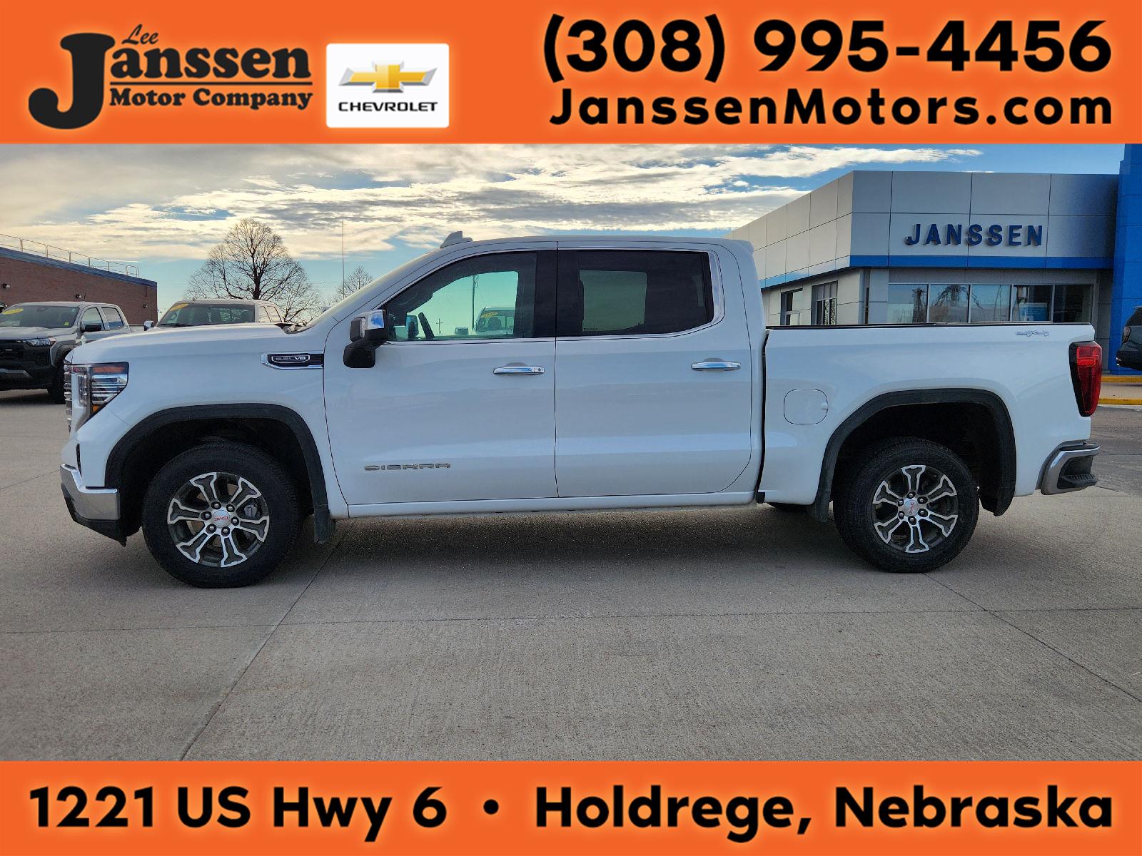 Summit White 2025 GMC Sierra 1500 SLT Crew Cab 4WD Pickup Truck Four-Wheel Drive Automatic