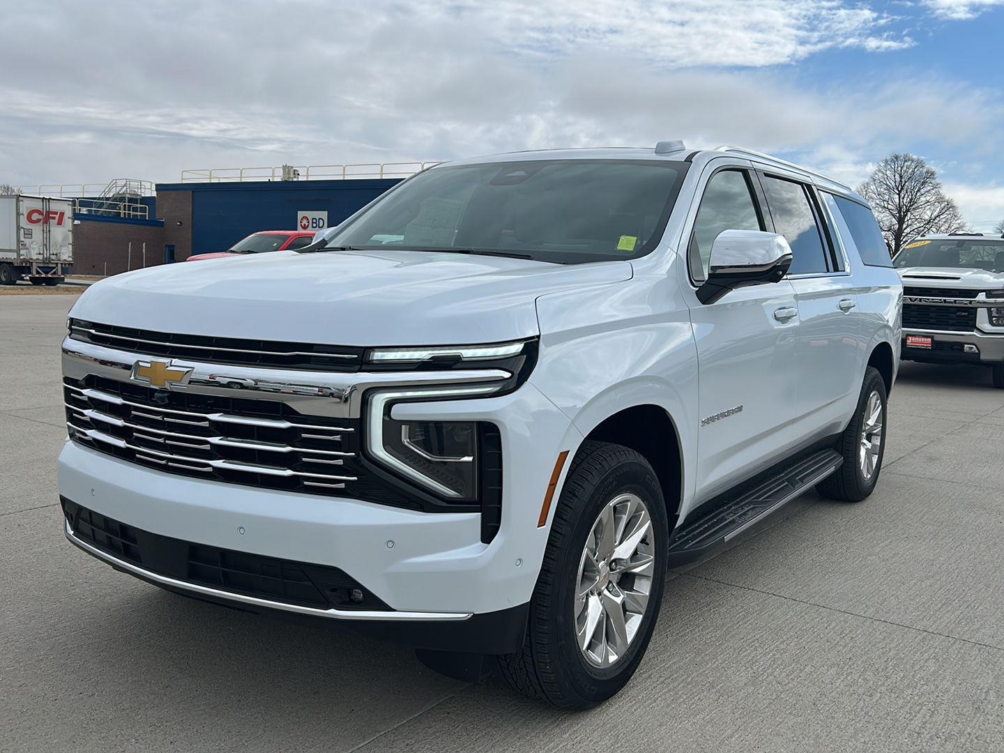 View vehicle photo 2