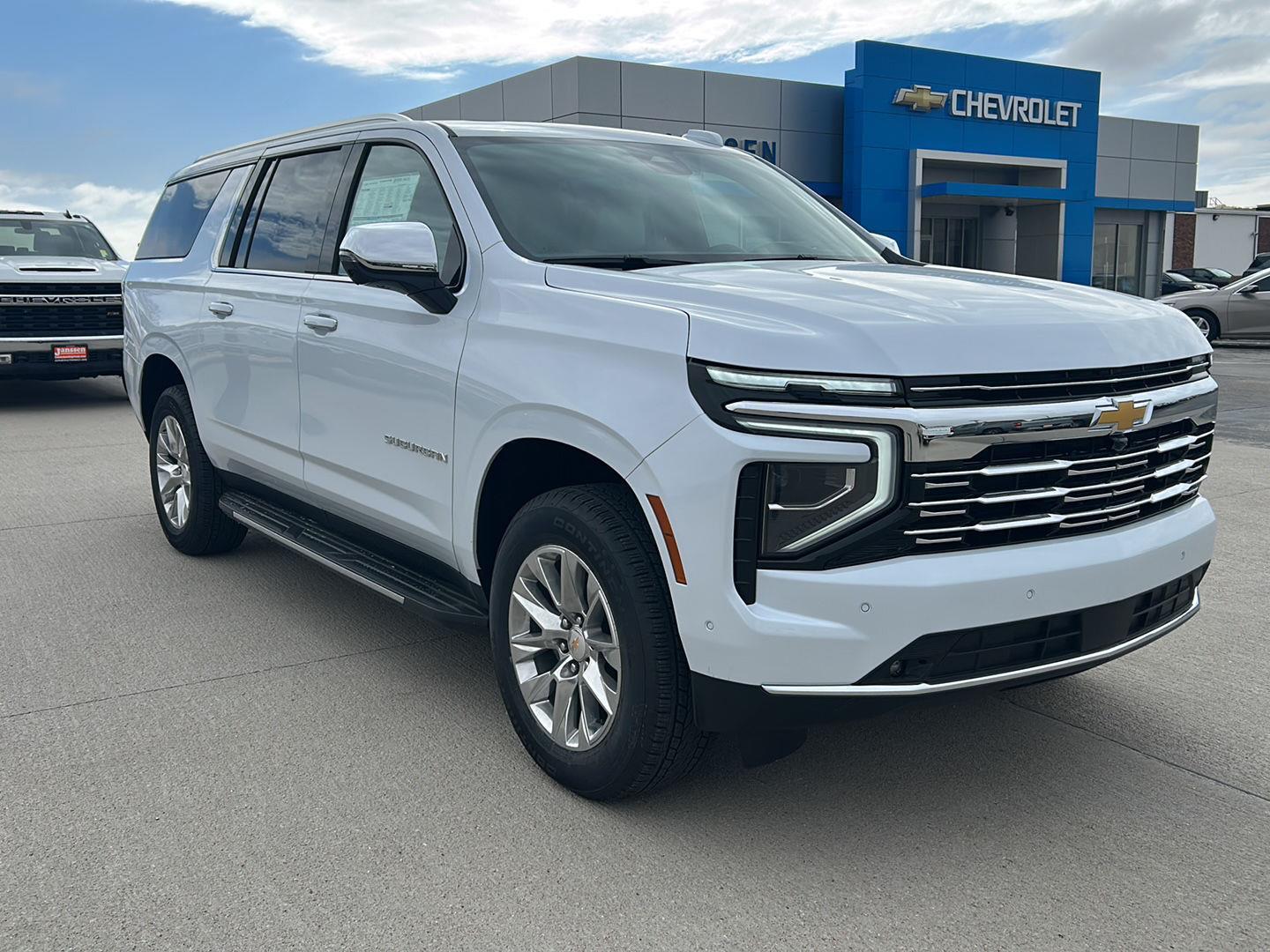 View vehicle photo 4