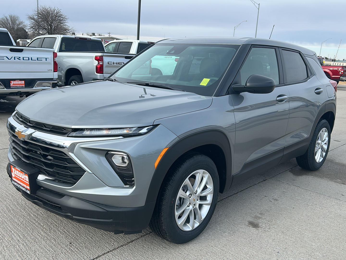 View vehicle photo 2