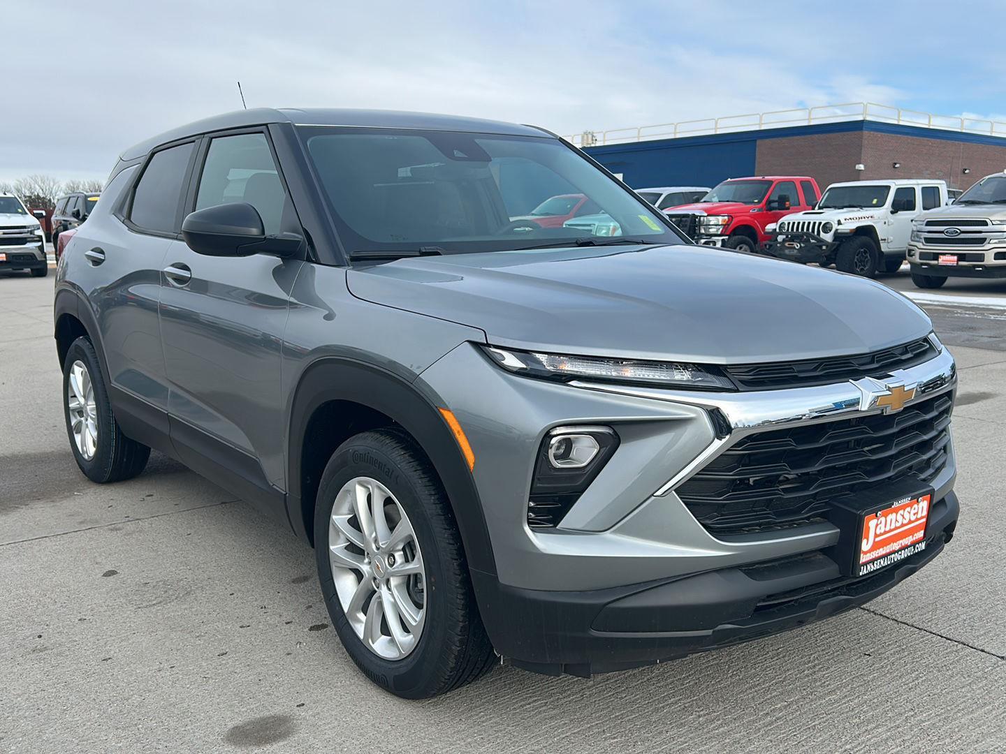 View vehicle photo 4