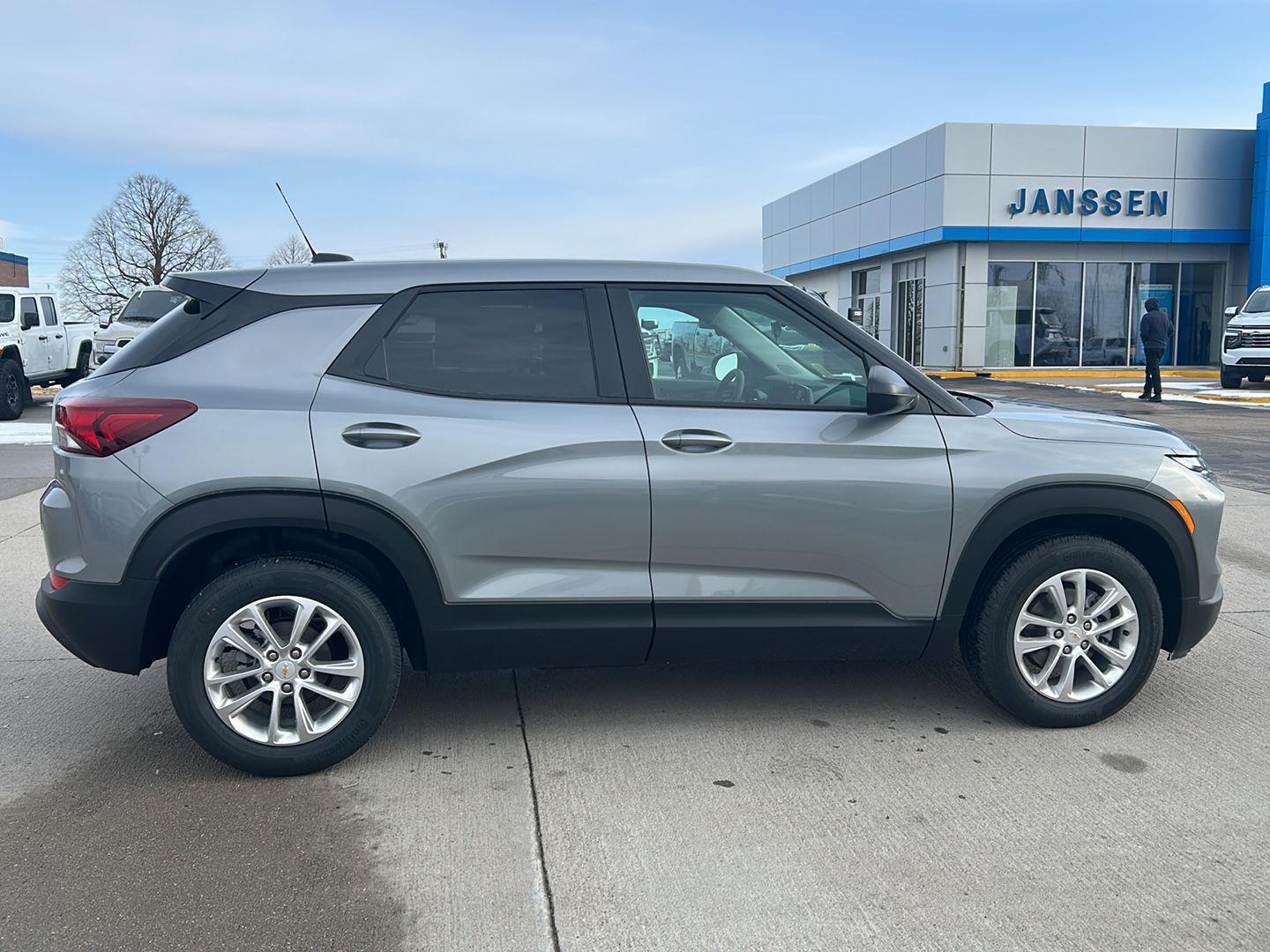 View vehicle photo 5