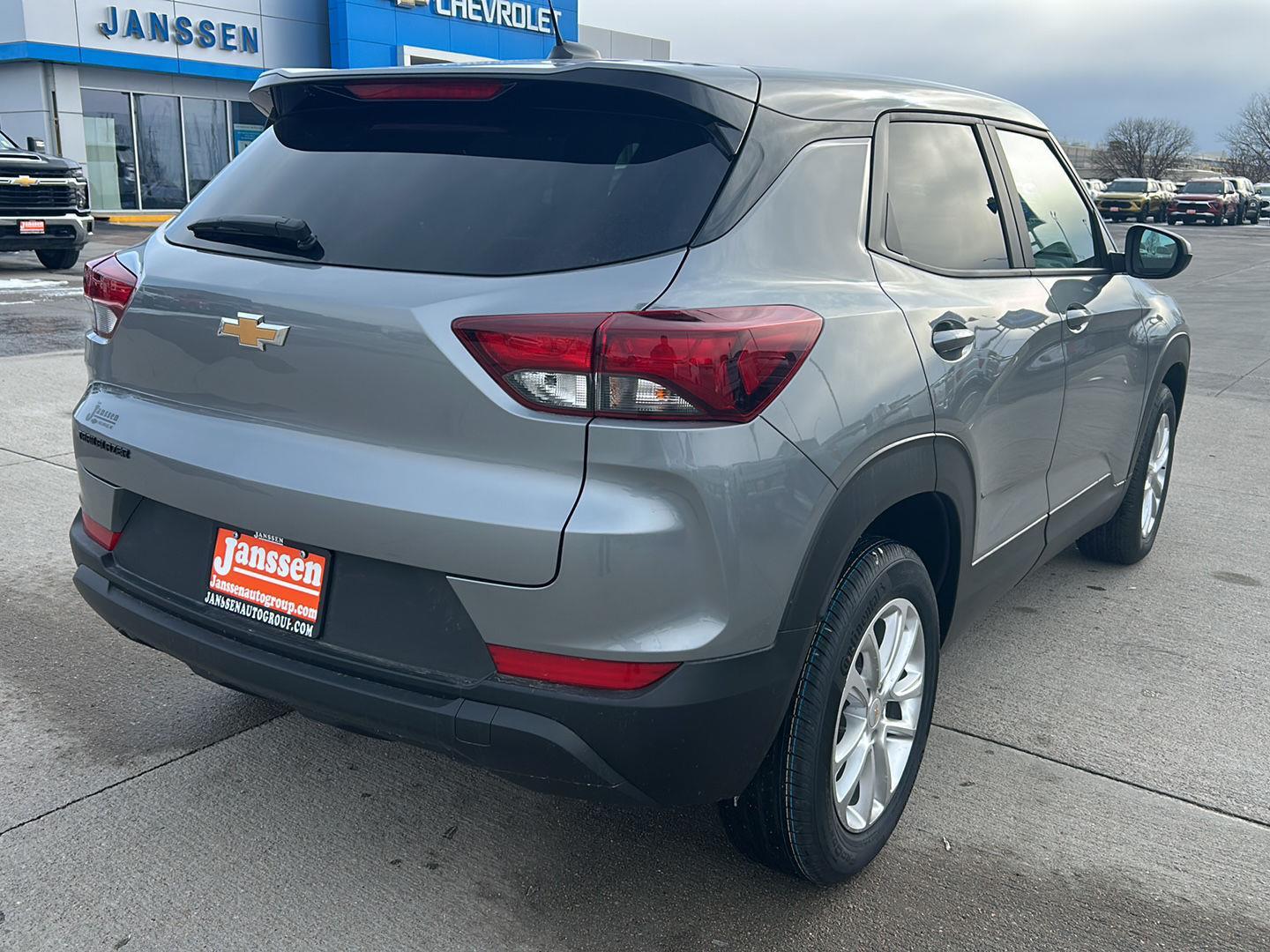 View vehicle photo 6