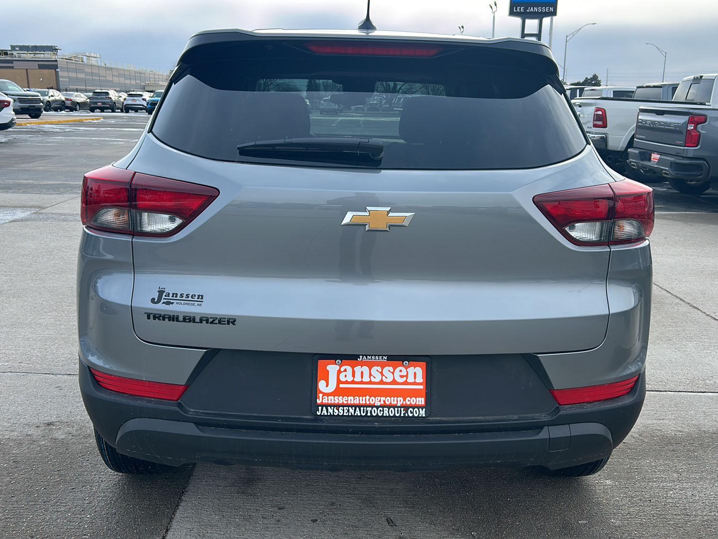 View vehicle photo 7