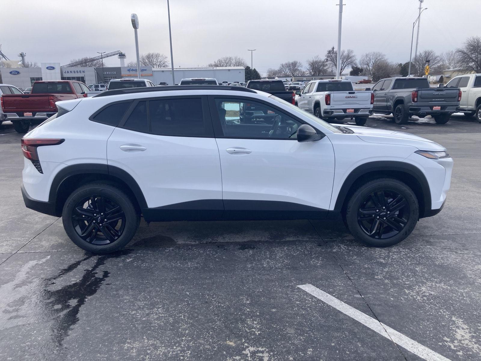 View vehicle photo 7