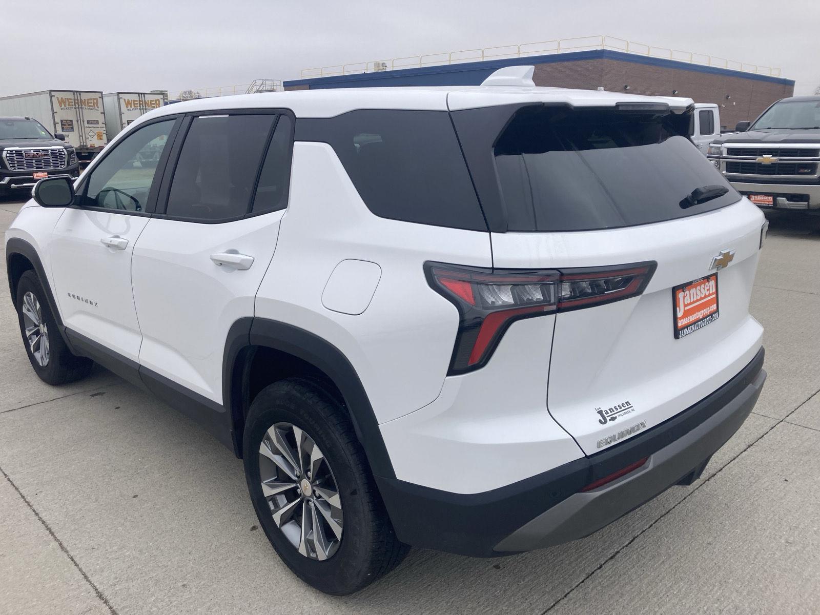 View vehicle photo 4