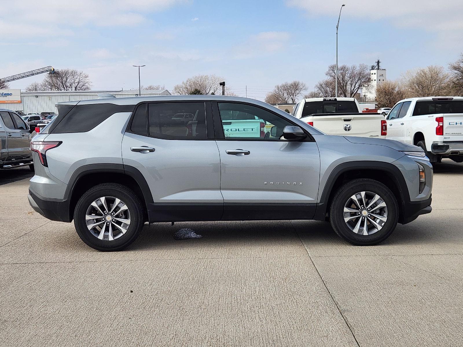 View vehicle photo 5