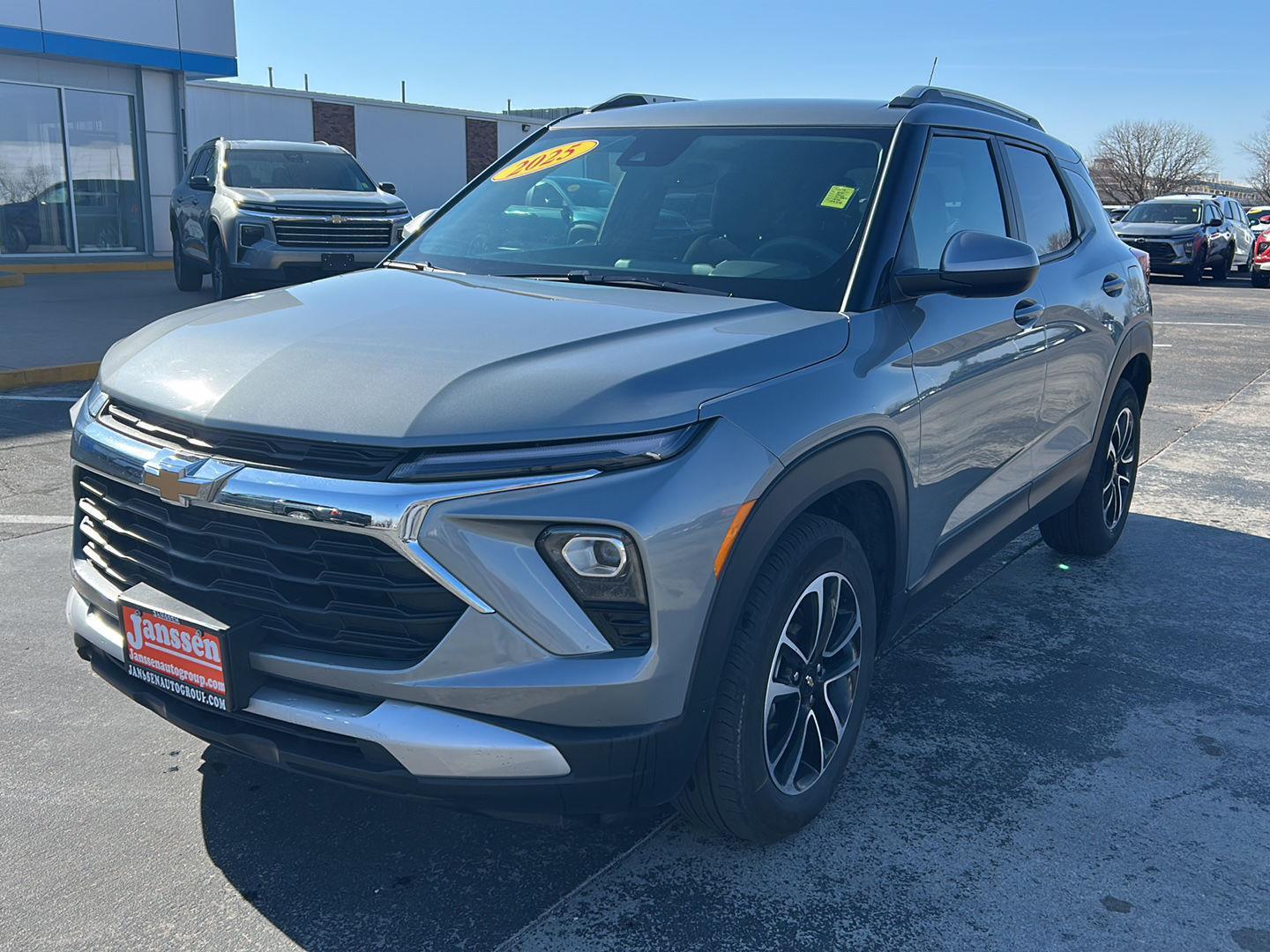 View vehicle photo 2