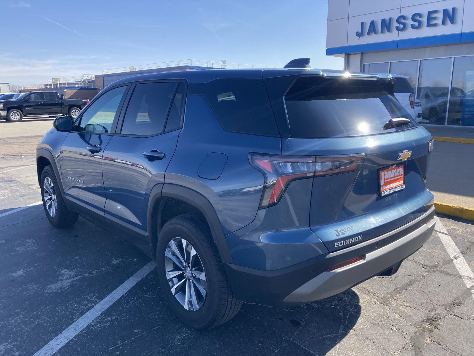 View vehicle photo 4