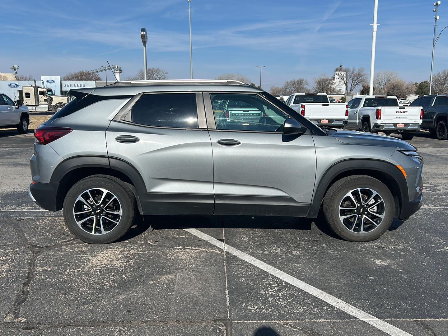 View vehicle photo 5