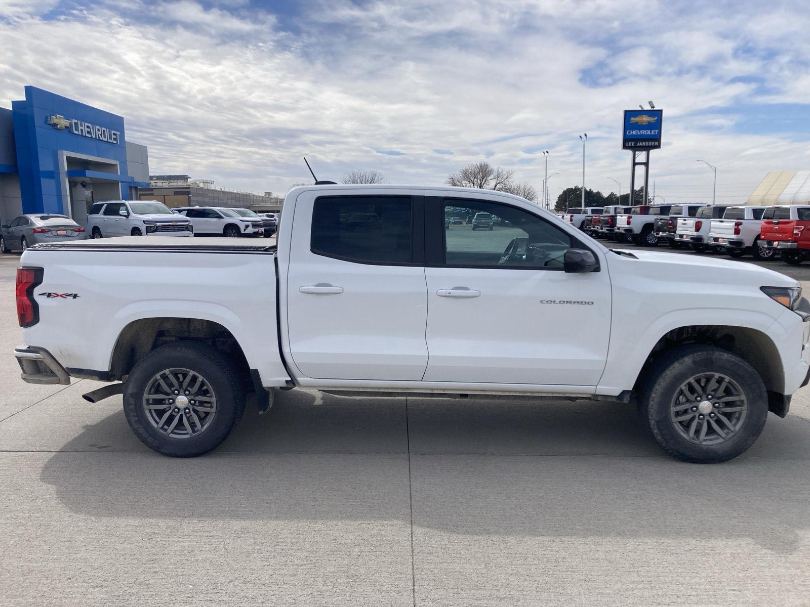 View vehicle photo 5