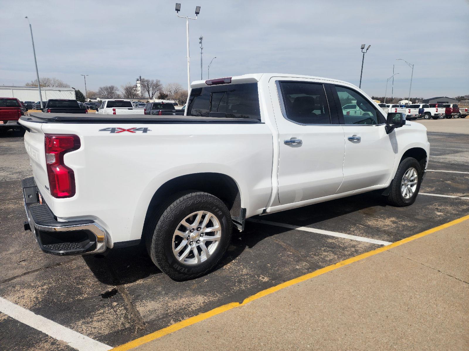 View vehicle photo 4