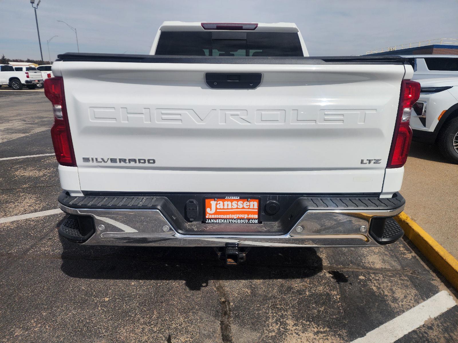 View vehicle photo 5