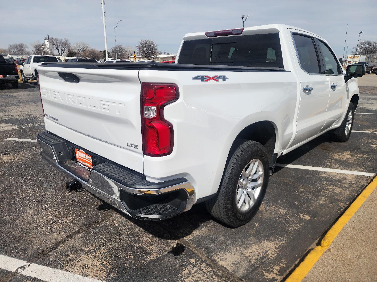 View vehicle photo 6