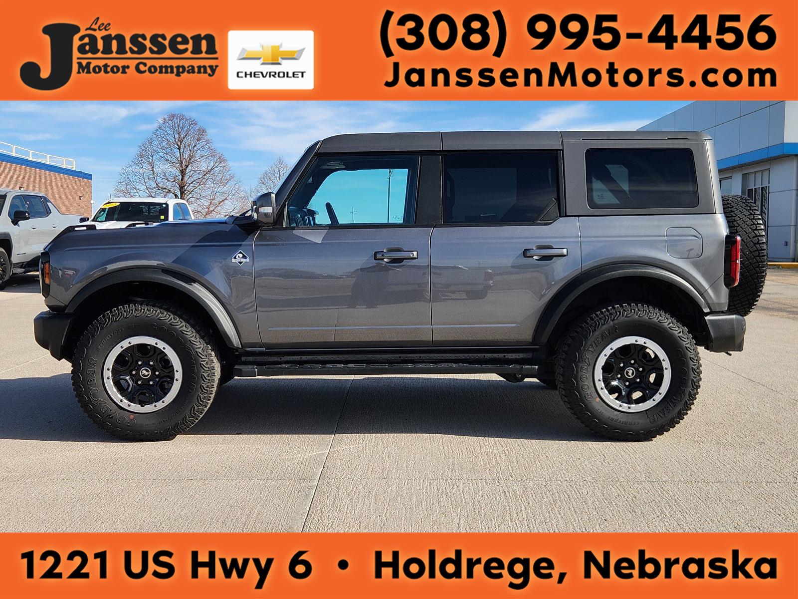 Carbonized Gray Metallic 2023 Ford Bronco Outer Banks Advanced 4-Door 4WD SUV / Crossover Four-Wheel Drive Automatic