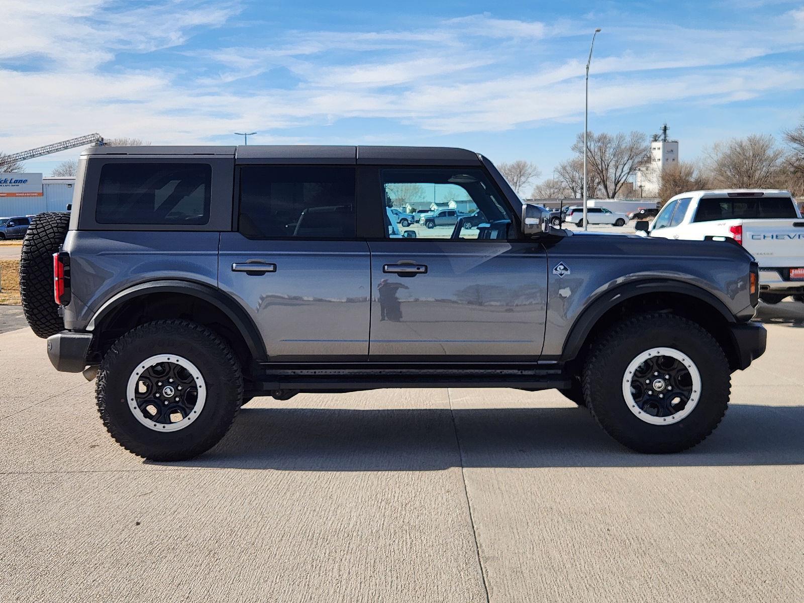 View vehicle photo 5