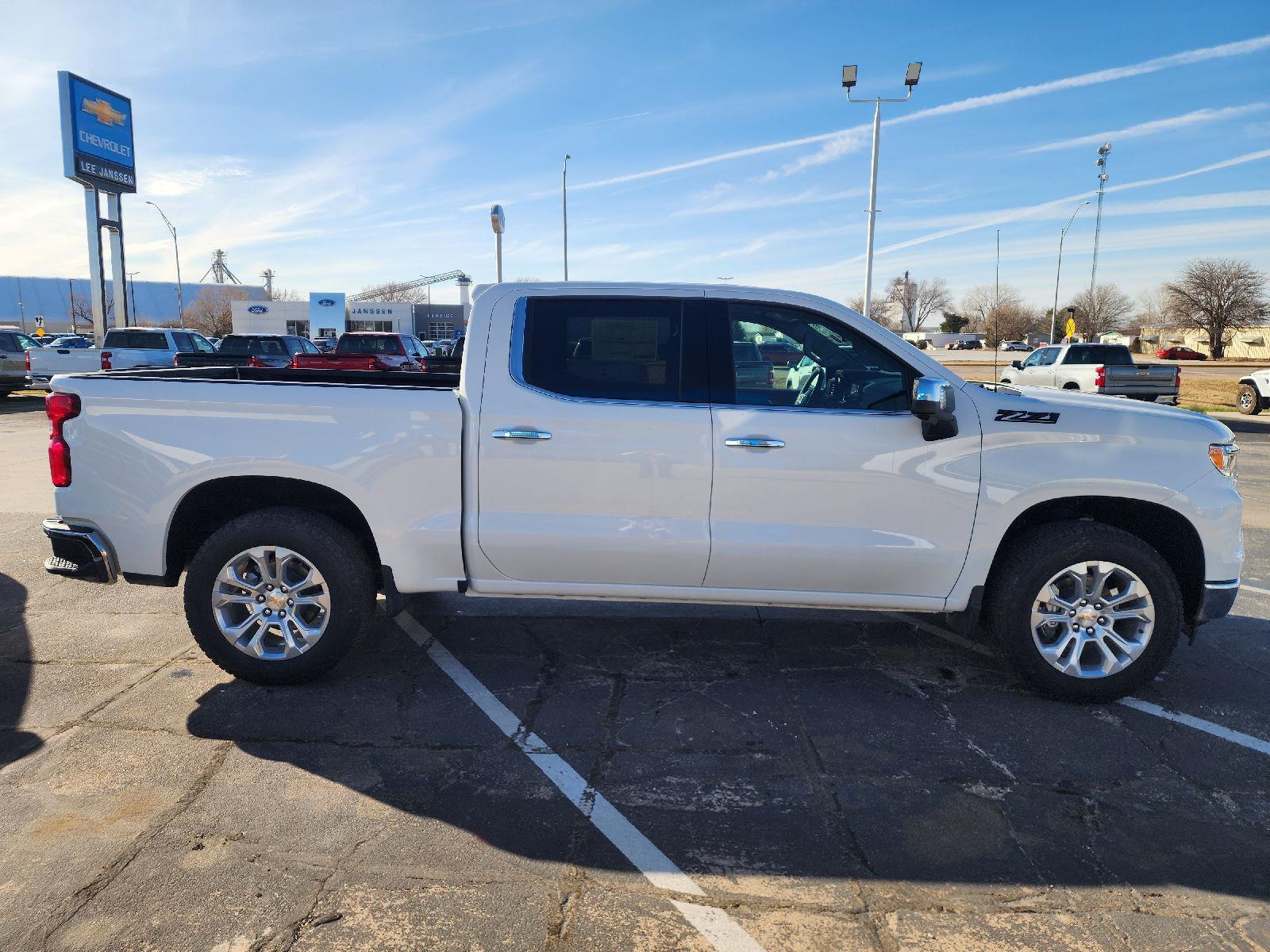 View vehicle photo 4