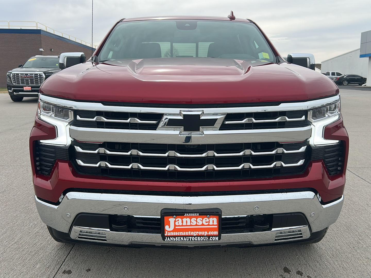 View vehicle photo 3