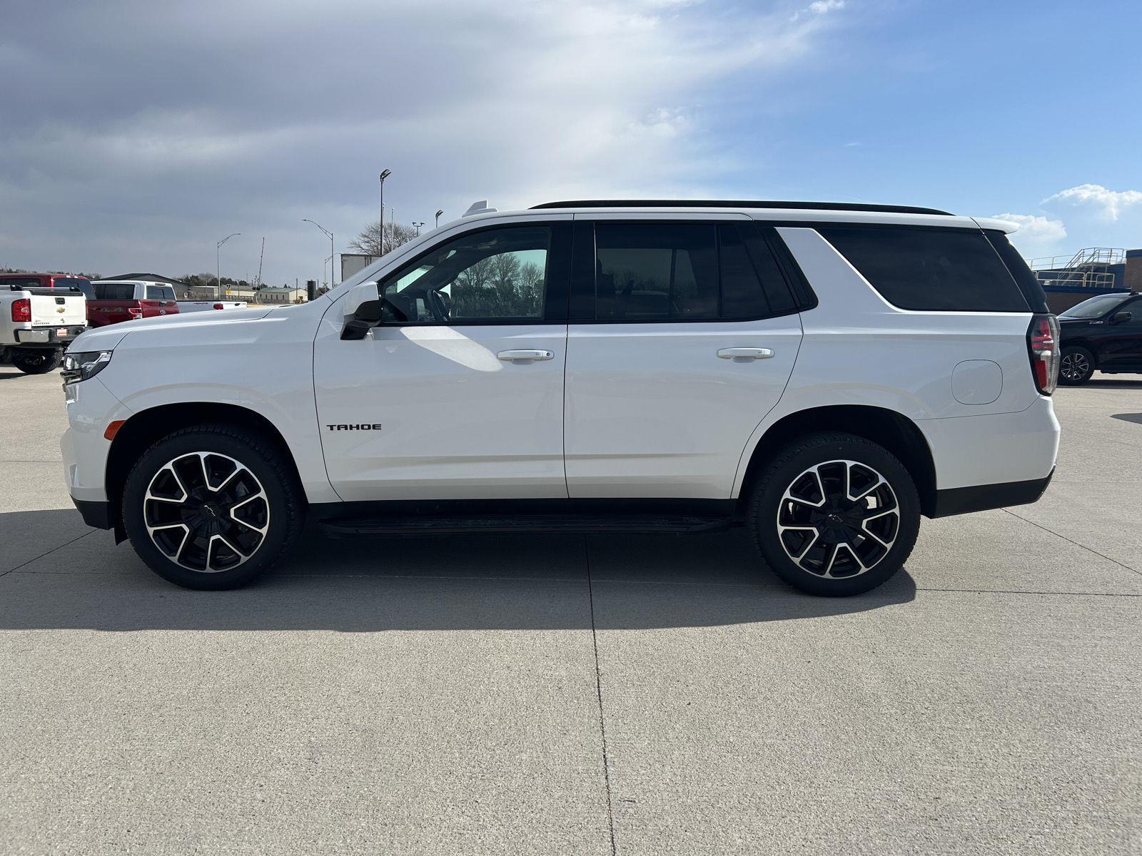 White (Iridescent Pearl Tricoat) 2021 Chevrolet Tahoe RST 4WD SUV / Crossover Four-Wheel Drive Automatic