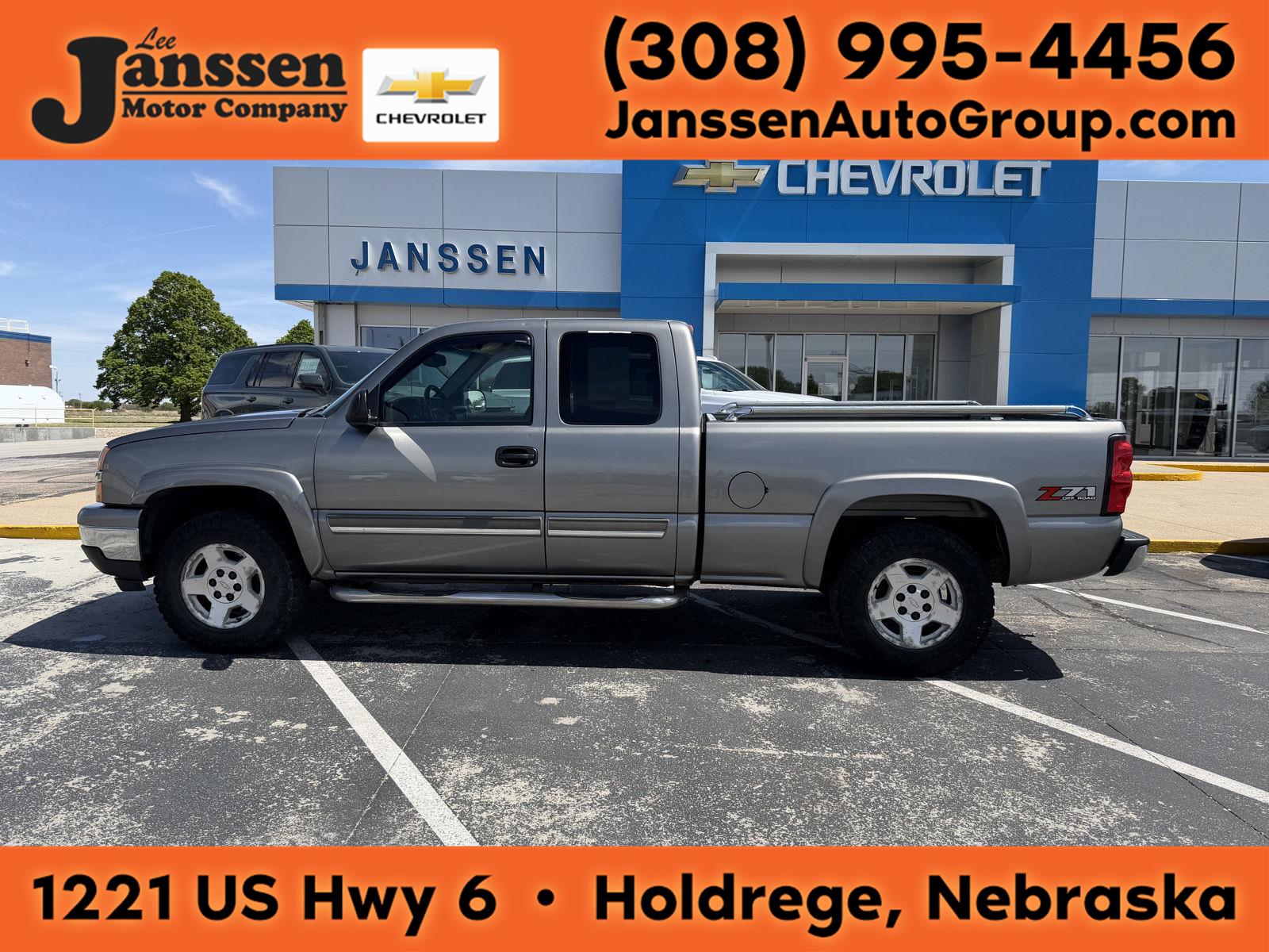 Graystone Metallic 2006 Chevrolet Silverado 1500 1LT Extended Cab SB 4WD Pickup Truck Four-Wheel Drive 4-Speed Automatic Overdrive