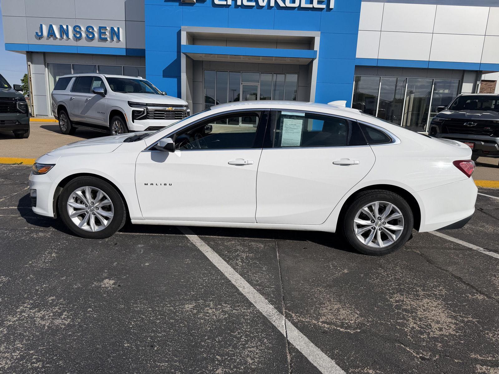 Summit White 2020 Chevrolet Malibu LT FWD Sedan Front-Wheel Drive Continuously Variable Transmission