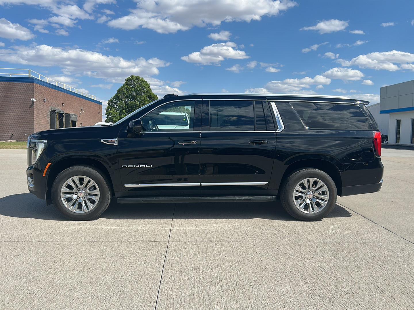 2025 GMC Yukon XL Denali 4WD