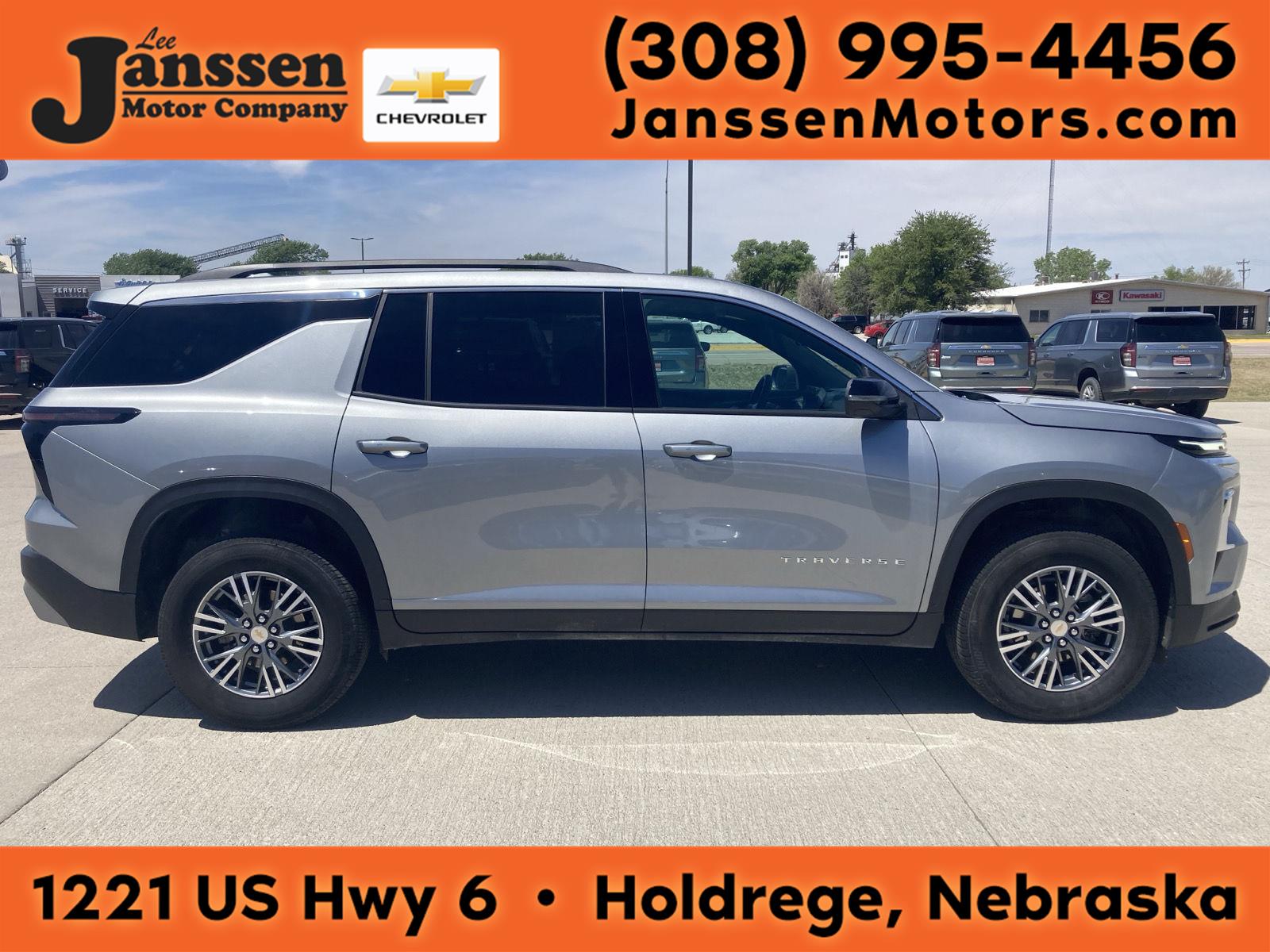 Sterling Gray Metallic 2025 Chevrolet Traverse LT FWD SUV / Crossover Front-Wheel Drive 8-Speed Automatic